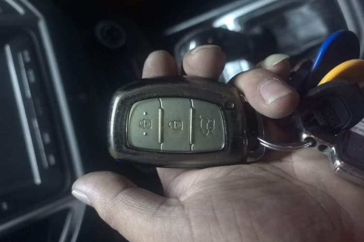 Used Hyundai ix25 2015 2.0L Automatic Two-Wheel Drive Intelligent GLS Vehicle Key
