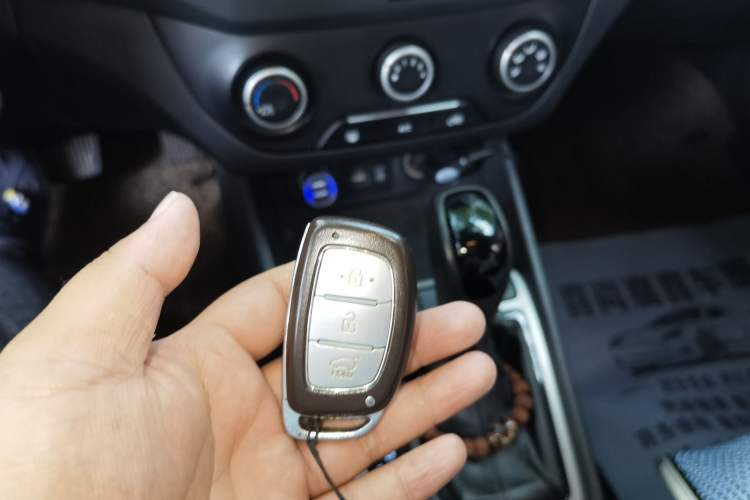Used Hyundai ix25 2015 1.6L Automatic Two-Wheel Drive Smart GLS Trim Vehicle Key