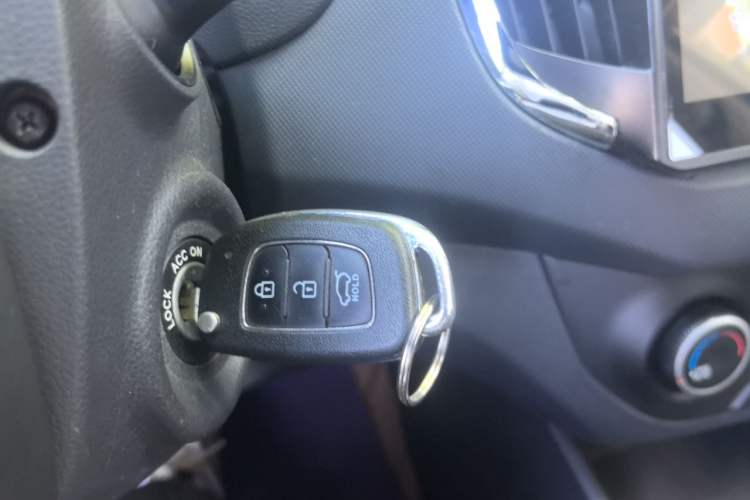 Used Hyundai ix25 2015 1.6L Automatic Two-Wheel Drive Fashionable GS Model Vehicle Key
