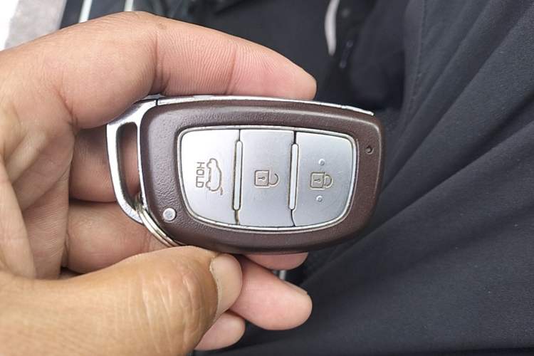 Used Hyundai ix25 2015 1.6L Automatic Two-Wheel Drive Smart GLS Trim Vehicle Key