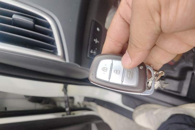 Used Hyundai ix25 2015 1.6L Automatic Two-Wheel Drive Smart GLS Trim Vehicle Key