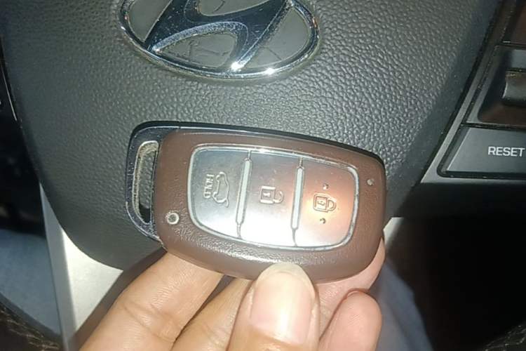 Used Hyundai ix25 2015 1.6L Automatic Two-Wheel-Drive Deluxe DLX Model Vehicle Key