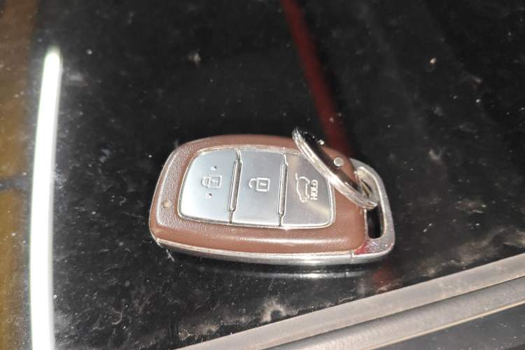 Used Hyundai ix25 2015 1.6L Automatic Two-Wheel Drive Smart GLS Trim Vehicle Key
