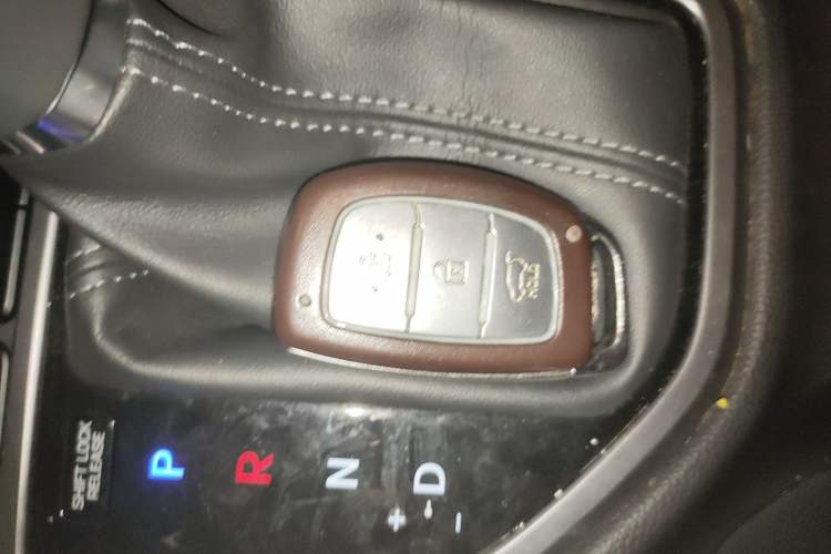 Used Hyundai ix25 2015 1.6L Automatic Two-Wheel Drive Smart GLS Trim Vehicle Key