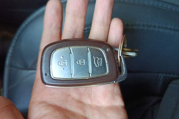 Used Hyundai ix25 2015 1.6L Automatic Two-Wheel Drive Smart GLS Trim Vehicle Key