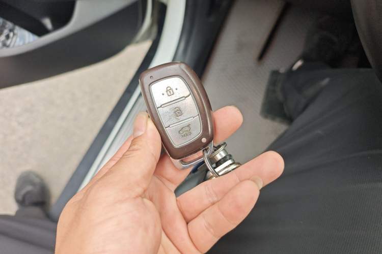 Used Hyundai ix25 2015 1.6L Automatic Two-Wheel-Drive Deluxe DLX Model Vehicle Key