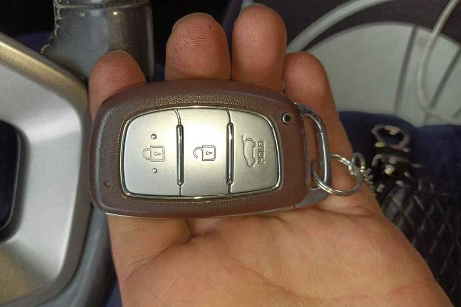 Used Hyundai ix25 2015 1.6L Automatic Two-Wheel Drive Smart GLS Trim Vehicle Key