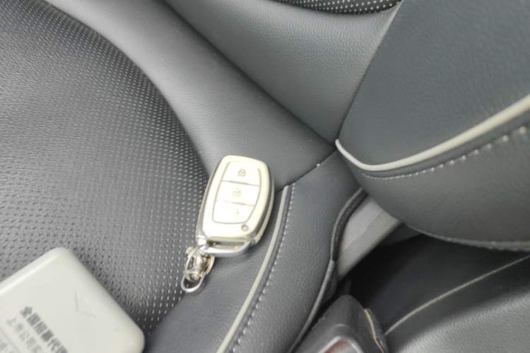 Used Hyundai ix25 2015 1.6L Automatic Two-Wheel Drive Smart GLS Trim Vehicle Key
