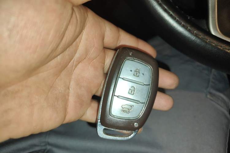 Used Hyundai ix25 2015 1.6L Automatic Two-Wheel Drive Smart GLS Trim Vehicle Key