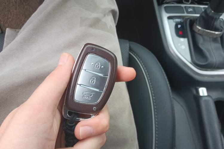 Used Hyundai ix25 2015 1.6L Automatic Two-Wheel Drive Smart GLS Trim Vehicle Key