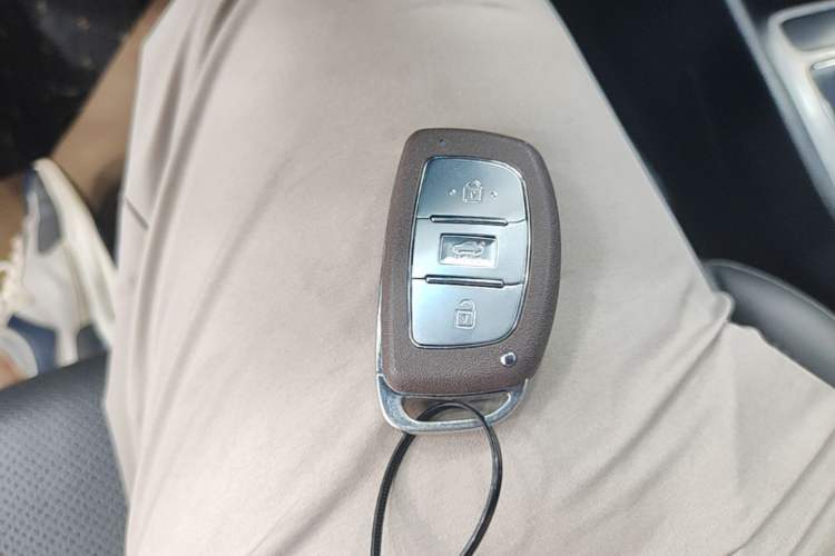 Used Hyundai ix25 2015 1.6L Automatic Two-Wheel Drive Smart GLS Trim Vehicle Key