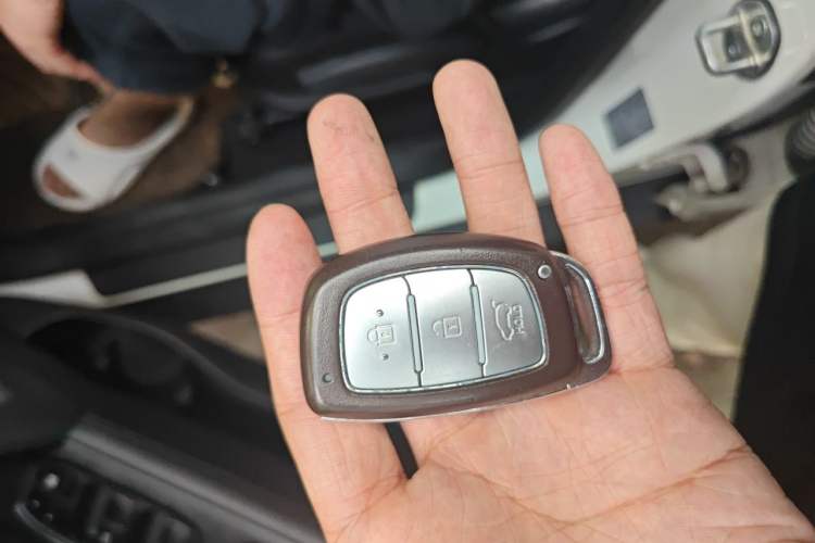 Used Hyundai ix25 2015 1.6L Automatic Two-Wheel Drive Smart GLS Trim Vehicle Key
