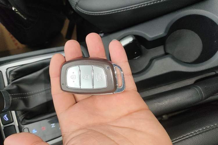 Used Hyundai ix25 2015 1.6L Automatic Two-Wheel Drive Smart GLS Trim Vehicle Key