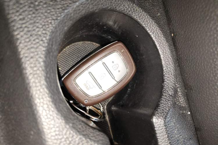 Used Hyundai ix25 2015 1.6L Automatic Two-Wheel Drive Smart GLS Trim Vehicle Key