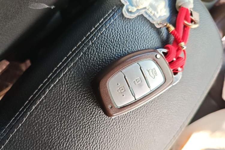 Used Hyundai ix25 2015 1.6L Automatic Two-Wheel Drive Smart GLS Trim Vehicle Key