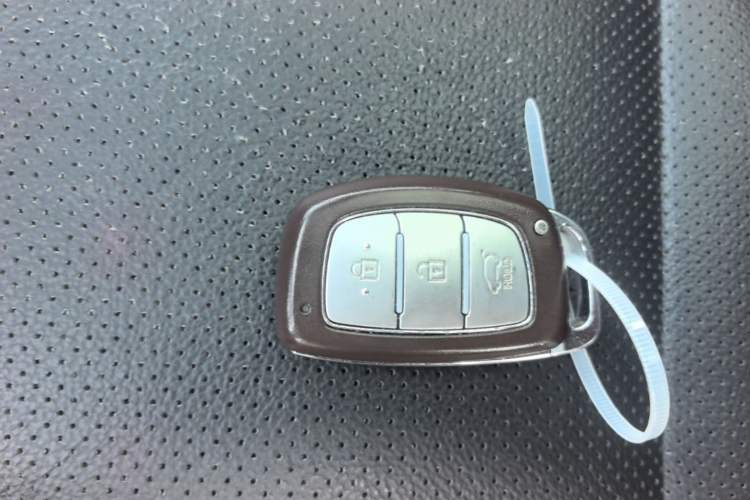 Used Hyundai ix25 2015 1.6L Automatic Two-Wheel Drive Smart GLS Trim Vehicle Key