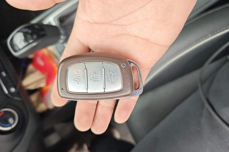 Used Hyundai ix25 2015 1.6L Automatic Two-Wheel Drive Smart GLS Trim Vehicle Key