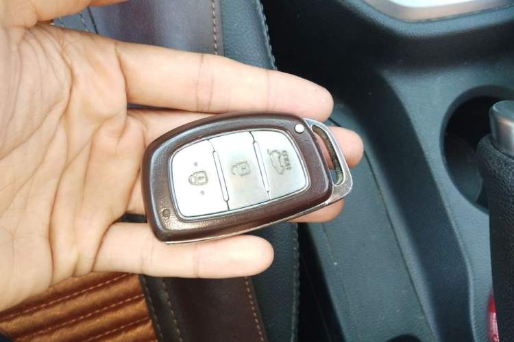 Used Hyundai ix25 2015 1.6L Automatic Two-Wheel Drive Smart GLS Trim Vehicle Key