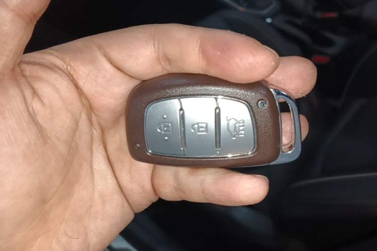 Used Hyundai ix25 2015 1.6L Automatic Two-Wheel-Drive Deluxe DLX Model Vehicle Key