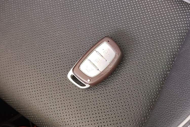 Used Hyundai ix25 2015 1.6L Automatic Two-Wheel Drive Smart GLS Trim Vehicle Key