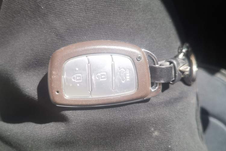 Used Hyundai ix25 2015 1.6L Automatic Two-Wheel Drive Smart GLS Trim Vehicle Key