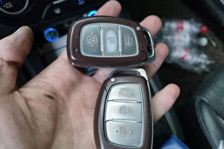 Used Hyundai ix25 2015 1.6L Automatic Two-Wheel Drive Smart GLS Trim Vehicle Key