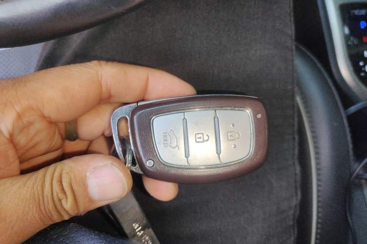 Used Hyundai ix25 2015 1.6L Automatic Two-Wheel-Drive Deluxe DLX Model Vehicle Key
