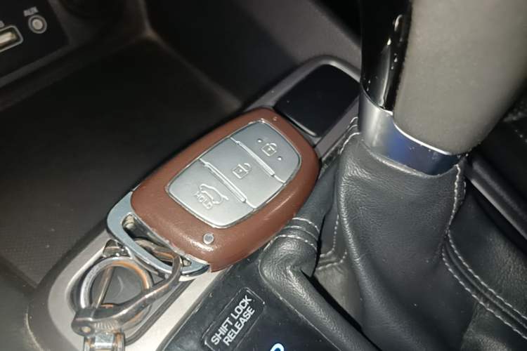 Used Hyundai ix25 2015 1.6L Automatic Two-Wheel-Drive Deluxe DLX Model Vehicle Key