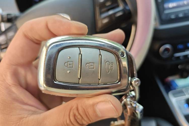 Used Hyundai ix25 2015 1.6L Automatic Two-Wheel-Drive Deluxe DLX Model Vehicle Key