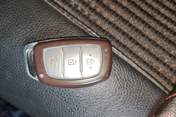 Used Hyundai ix25 2015 1.6L Automatic Two-Wheel Drive Smart GLS Trim Vehicle Key