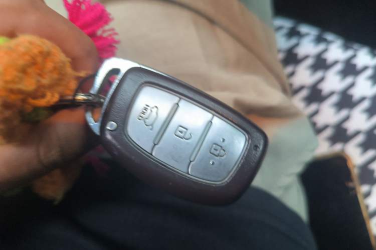 Used Hyundai ix25 2015 1.6L Automatic Two-Wheel Drive Smart GLS Trim Vehicle Key