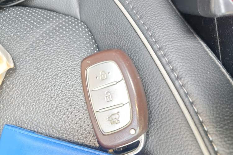 Used Hyundai ix25 2015 1.6L Automatic Two-Wheel Drive Smart GLS Trim Vehicle Key