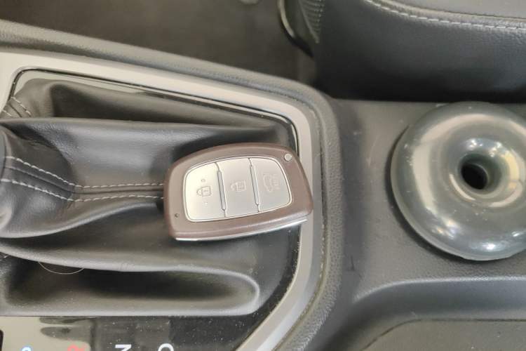 Used Hyundai ix25 2015 1.6L Automatic Two-Wheel Drive Smart GLS Trim Vehicle Key