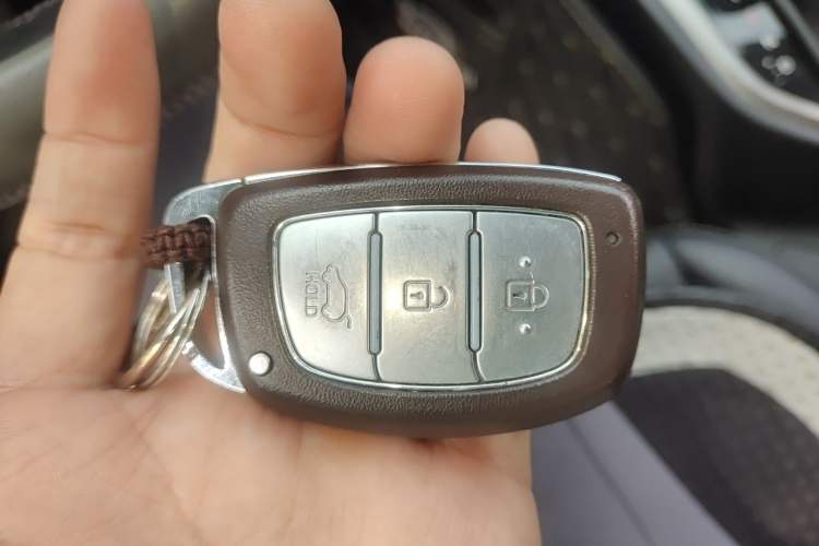 Used Hyundai ix25 2015 1.6L Automatic Two-Wheel Drive Smart GLS Trim Vehicle Key