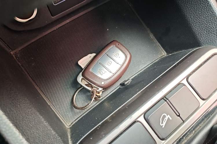 Used Hyundai ix25 2015 1.6L Automatic Two-Wheel Drive Smart GLS Trim Vehicle Key