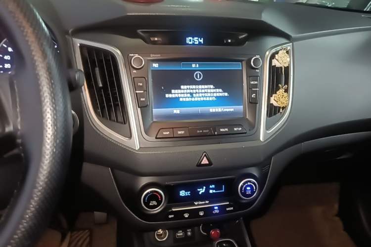 Used Hyundai ix25 2015 1.6L Automatic Two-Wheel-Drive Deluxe DLX Model Audio And AC Panel
