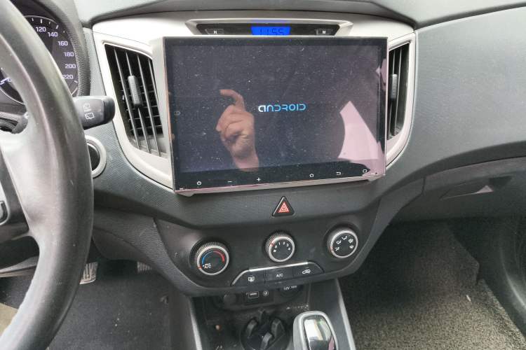 Used Hyundai ix25 2015 1.6L Automatic Two-Wheel Drive Smart GLS Trim Audio And AC Panel
