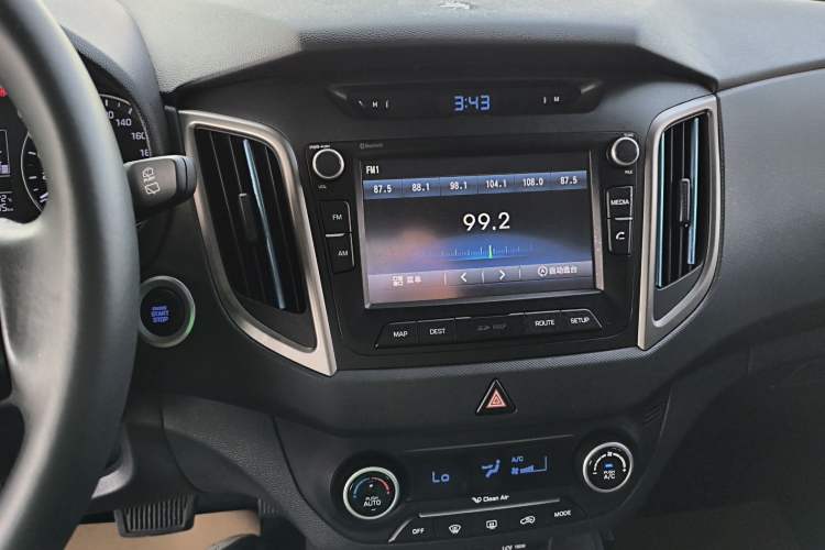 Used Hyundai ix25 2015 1.6L Automatic Two-Wheel-Drive Deluxe DLX Model Audio And AC Panel