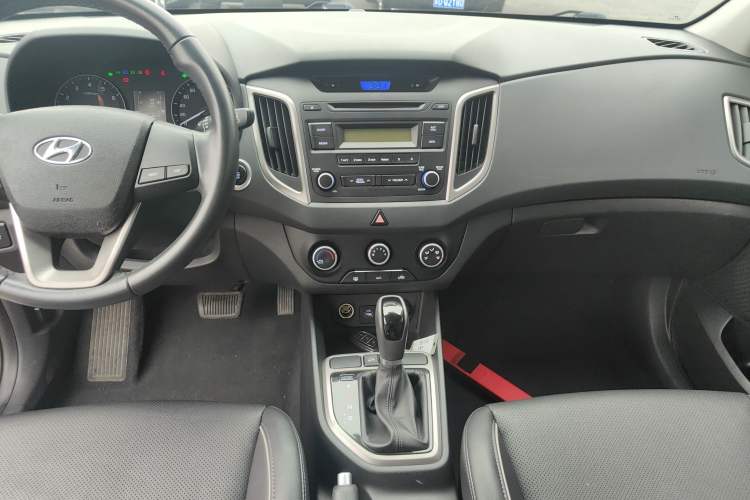 Used Hyundai ix25 2015 1.6L Automatic Two-Wheel Drive Smart GLS Trim Audio And AC Panel