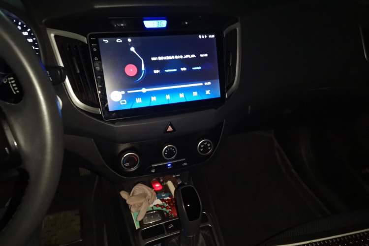 Used Hyundai ix25 2015 1.6L Automatic Two-Wheel Drive Smart GLS Trim Audio And AC Panel