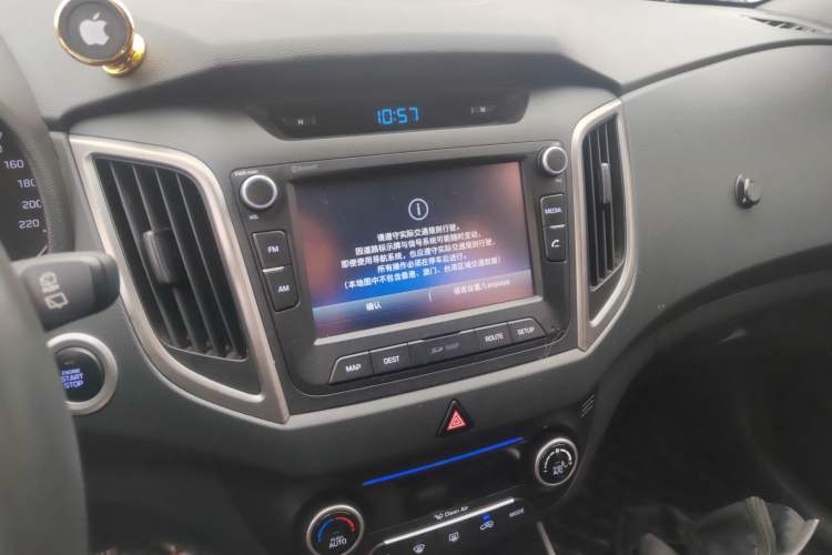 Used Hyundai ix25 2015 1.6L Automatic Two-Wheel-Drive Deluxe DLX Model Audio And AC Panel