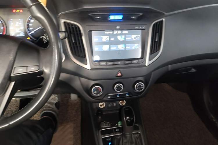 Used Hyundai ix25 2015 1.6L Automatic Two-Wheel Drive Smart GLS Trim Audio And AC Panel