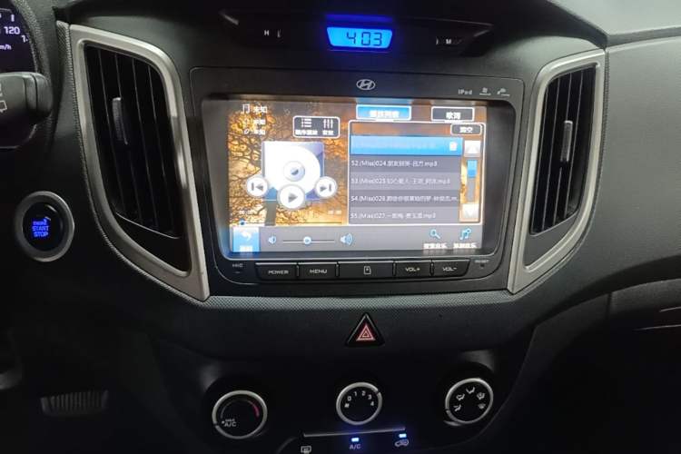 Used Hyundai ix25 2015 1.6L Automatic Two-Wheel Drive Smart GLS Trim Audio And AC Panel