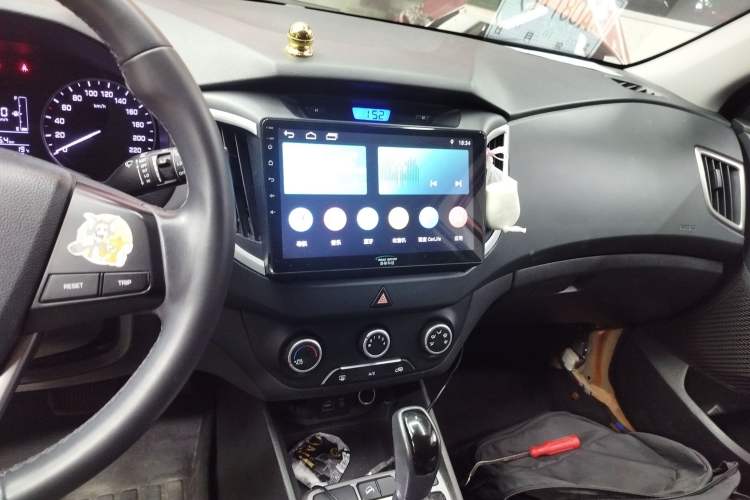 Used Hyundai ix25 2015 1.6L Automatic Two-Wheel Drive Smart GLS Trim Audio And AC Panel