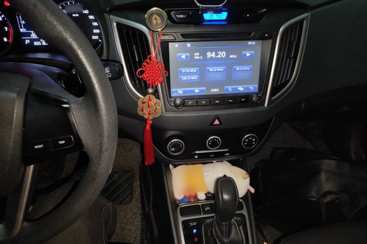 Used Hyundai ix25 2015 1.6L Automatic Two-Wheel Drive Fashionable GS Model Audio And AC Panel