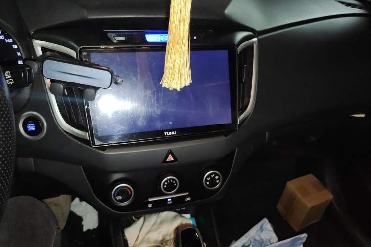 Used Hyundai ix25 2015 1.6L Automatic Two-Wheel Drive Smart GLS Trim Audio And AC Panel