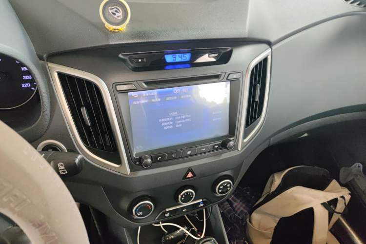 Used Hyundai ix25 2015 1.6L Automatic Two-Wheel Drive Smart GLS Trim Audio And AC Panel