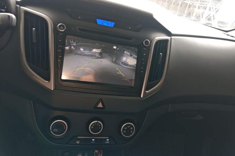 Used Hyundai ix25 2015 1.6L Automatic Two-Wheel Drive Fashionable GS Model Audio And AC Panel