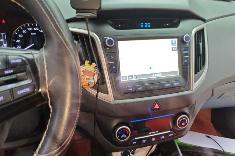 Used Hyundai ix25 2015 1.6L Automatic Two-Wheel-Drive Deluxe DLX Model Audio And AC Panel