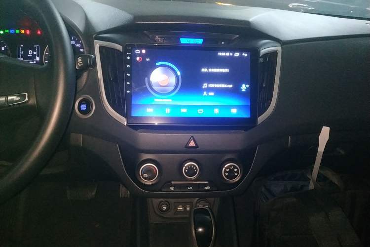 Used Hyundai ix25 2015 1.6L Automatic Two-Wheel Drive Smart GLS Trim Audio And AC Panel